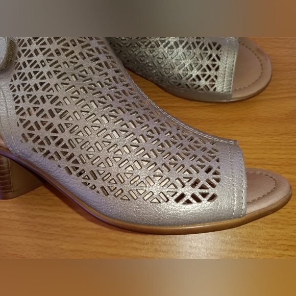 🆕Remonte Lillian 71 Silver Leather Laser Cut out Peep Toe Sandals Size 39 - Picture 8 of 16